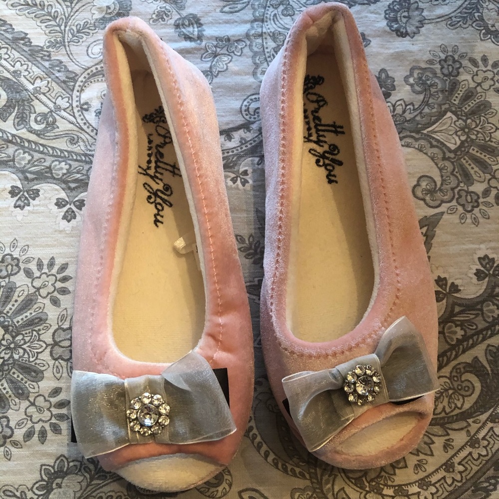Pink bedazzled flat slippers